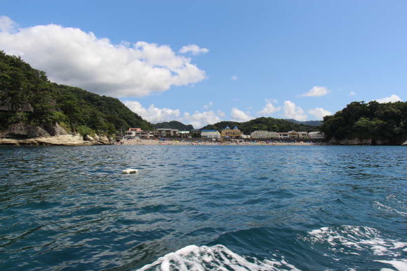 奇岩が並ぶ堂ヶ島の海岸線