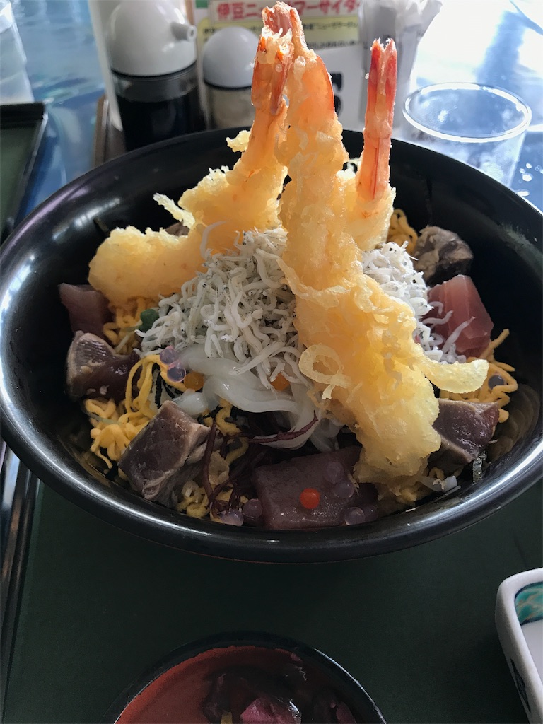 ボリューム満点の天窓丼