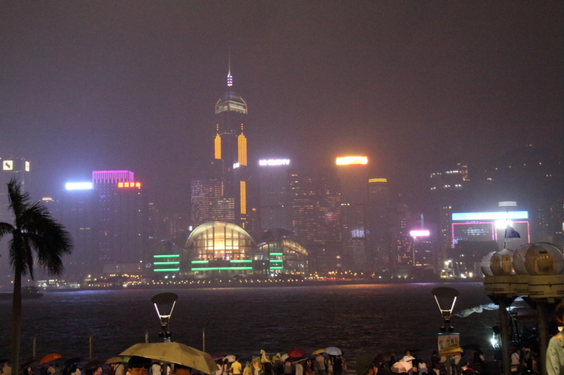 雨が降る香港