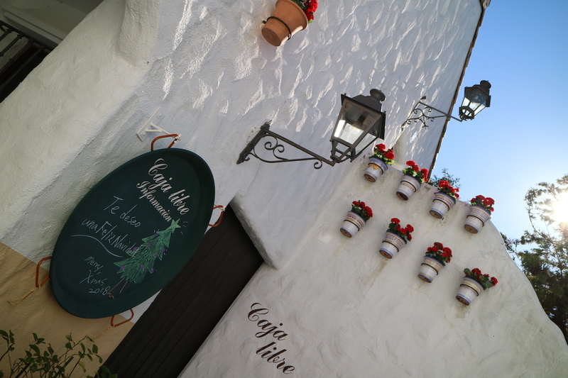 志摩地中海村の魅力　白塗り壁