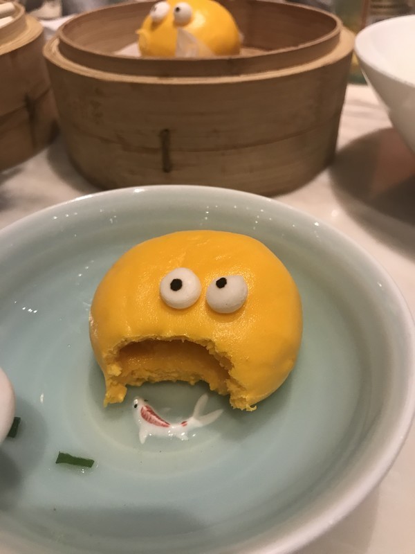 睇住流奶(hot custard molten buns)