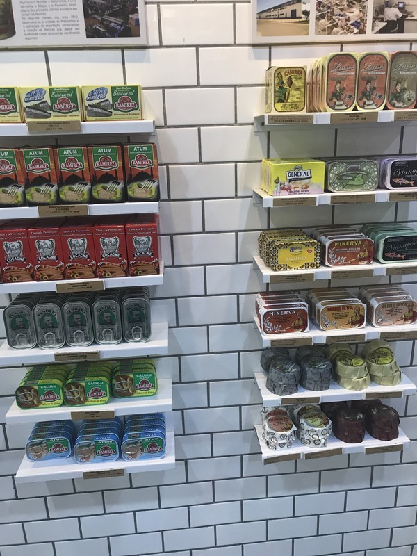 マカオ 澳門葡式辣魚店の缶詰の種類は50種類以上！