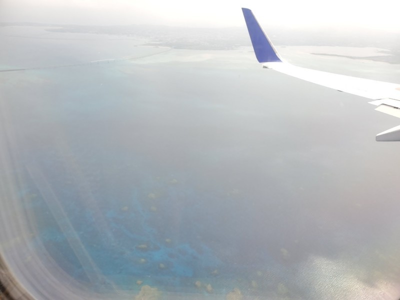 飛行機からの宮古島の海