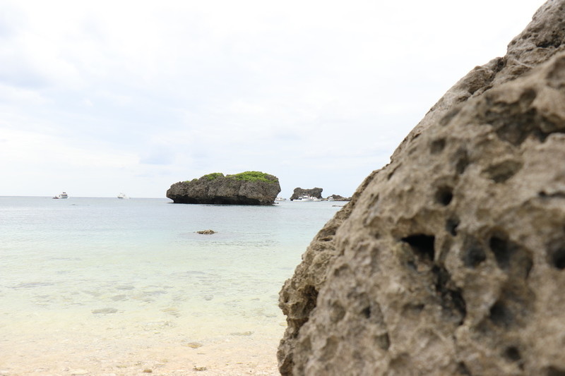 伊良部島にある半円形のビーチ 「カヤッファ 中の島ビーチ」へ