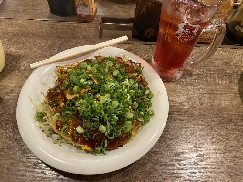 広島「みっちゃん総本店」お好み焼き