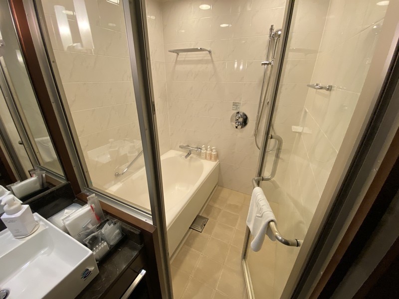 ザロイヤルパークホテル福岡 スタンダートツインルームのバスルーム・トイレ