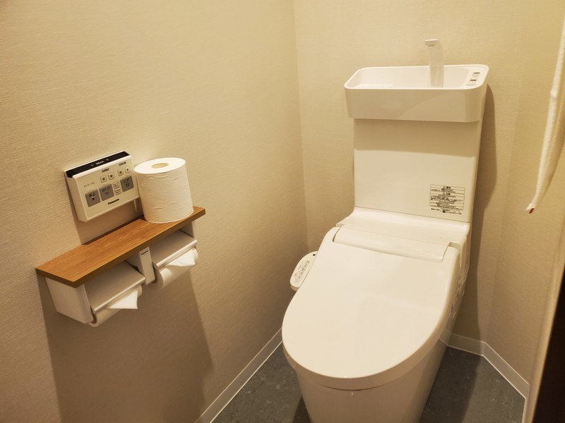 ホテルサンセットヒル パーシャルオーシャンビューツインのバスルーム・トイレ