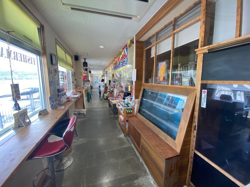 沖縄県南城市の奥武島は猫だけじゃない！美味しい天ぷらや魚も注目　いまいゆ市場
