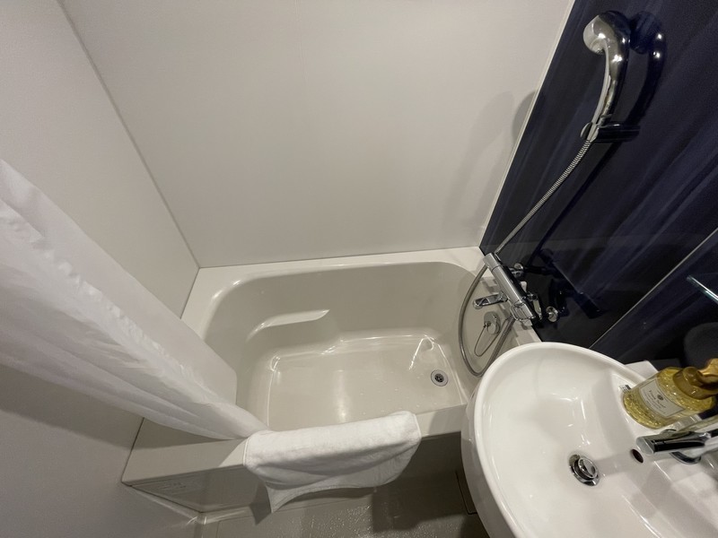 ホテルWBF PORTO石垣島ホテル棟ツインルームのバスルーム・トイレ